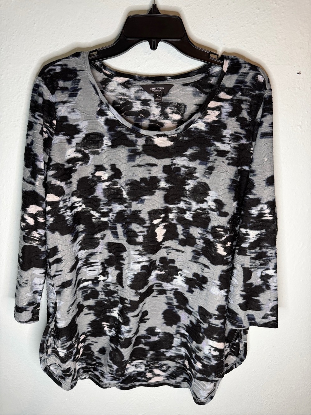 Simply Vera Vera Wang Black, Gray & White Abstract Print Scoop Neck Top
